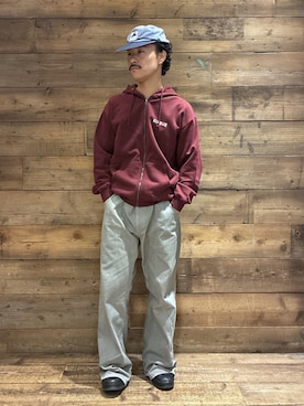 「XLARGE（エクストララージ）のSIDE CUTTING PANTS（その他パンツ、グレー系）」を使った、山下 迅さん（メンズ・173cm）の秋コーディネート