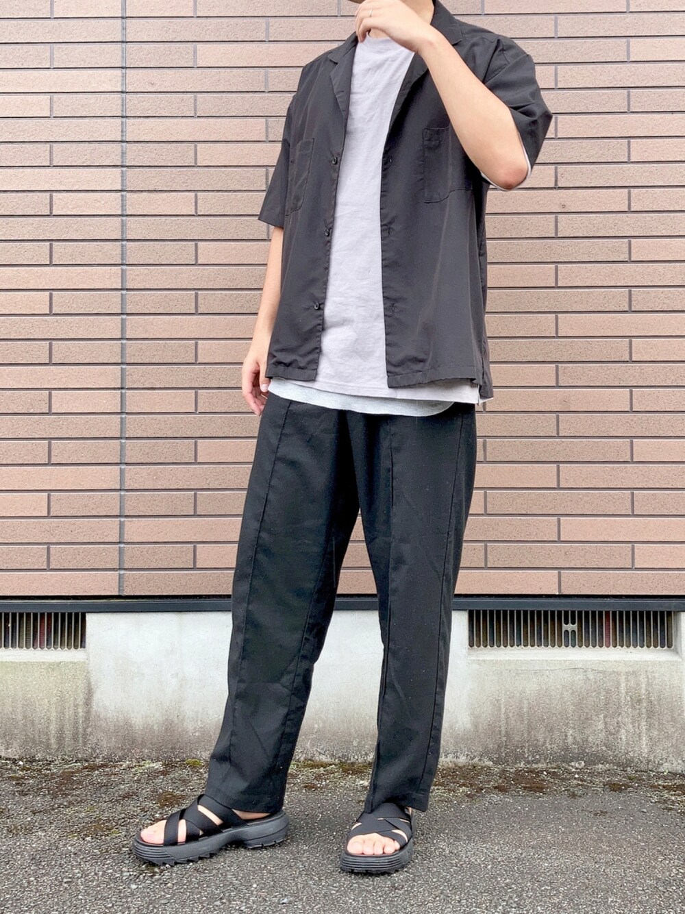 「セットアップ、レイヤードスタイル、ootd、シンプル、夏、大人カジュアル、シャツスタイル、オープンカラーシャツ、Tシャツ、ワイドパンツ、ブラック、サンダル、おしゃれさんと繋がりたい、秋服準備はじめました、いいね、save、フォローお願いします🤑」｜「SENSE OF PLACE by URBAN RESEARCHのモダールオープンカラーシャツ(5分袖)（シャツ/ブラウス、ブラック系）」を使った、ＴＯＲＯＲＯさん（メンズ・173cm）の夏コーディネートの1枚目の写真