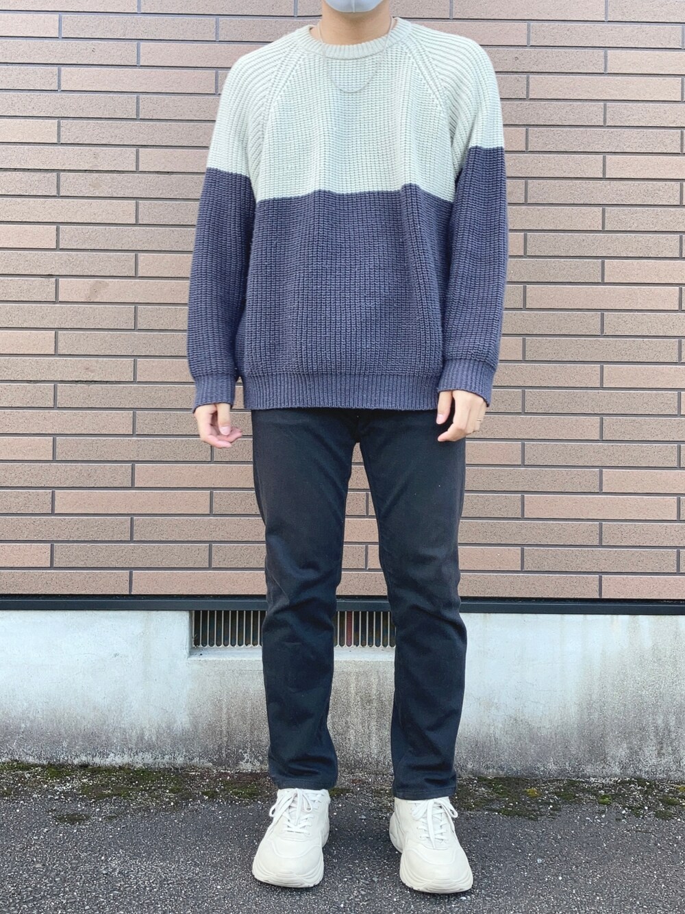 「セーター、センスオブプレイス、ネックレス、デニム、厚底シューズ、スニーカー、RAGEBLUE、UNIQLO、ZARA、ベージュ、ブラック、ビックシルエット、ゆるコーデ、休日スタイル、カジュアル」｜「SENSE OF PLACE by URBAN RESEARCHのバイカラービッグセーター（ニット/セーター、ホワイト系）」を使った、ＴＯＲＯＲＯさん（メンズ・173cm）の冬コーディネートの1枚目の写真
