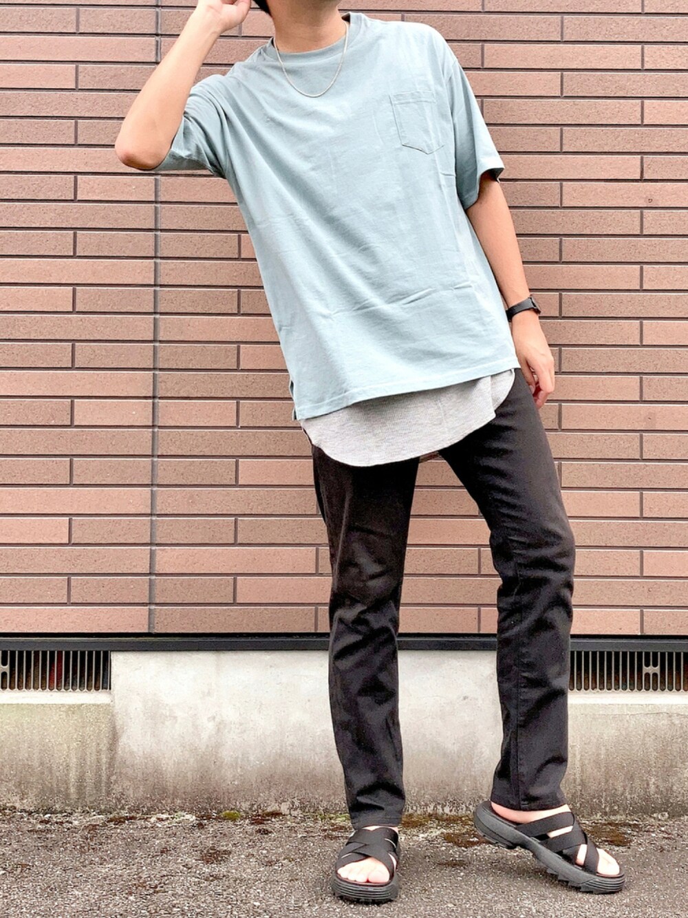 「ビックシルエット、今日のコーデ、シンプルコーデ、シルバーアクセサリー、ゆるコーデ、きれいめカジュアル、UNIQLO、Tシャツ、オーバーサイズ、プチプラ、デニム、ブラック、サンダル、おしゃれさんと繋がりたい、いいね、save、フォローお願いします🤑」｜「FREAK'S STOREのWEB限定 サーマルレイヤード 半袖Tシャツ&タンクトップ クレイジーパターン（Tシャツ/カットソー、ブルー系）」を使った、ＴＯＲＯＲＯさん（メンズ・173cm）の夏コーディネートの1枚目の写真