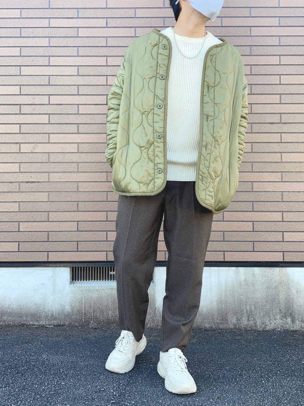 「私の推しブランド、大人コーデ、シンプルコーデ、キルティングジャケット、スニーカー、GU、ベージュ、着回しコーデ、カーキ、ニット、古着、休日コーデ、ZARA、RAGEBLUE、チョコ色に染まれ」｜「INHERITのアイテム（ジャケット/アウター、グリーン系）」を使った、ＴＯＲＯＲＯさん（メンズ・173cm）の冬コーディネートの1枚目の写真
