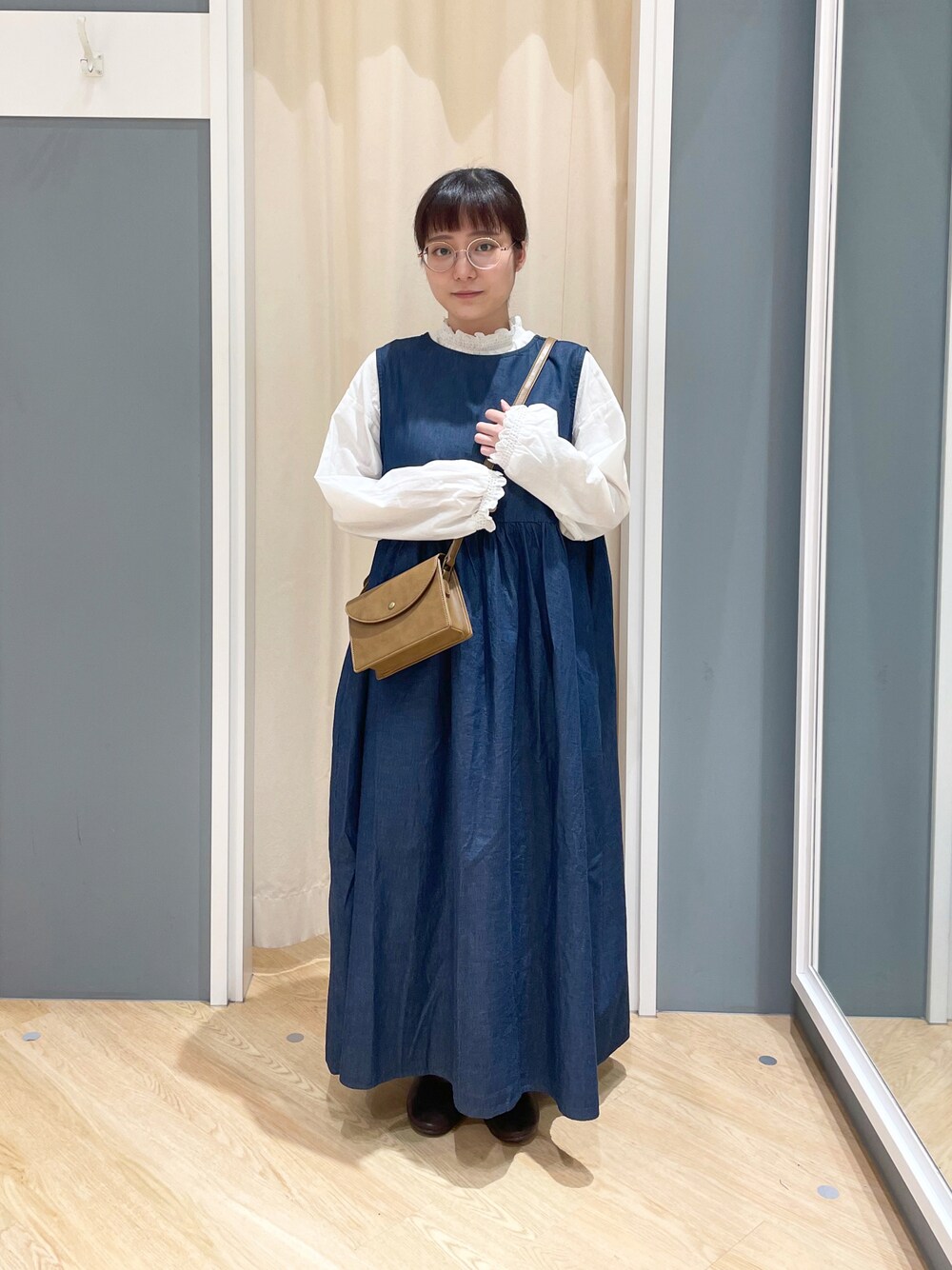 「秋のコーデ、秋コーデ、デニム、デニムワンピース、今日のコーデ、休日スタイル、SM2、サマンサ モスモス(Samansa Mos2)、サマンサモスモス、サマンサモスモス(Samansa Mos2)、低身長、低身長コーデ、お出かけコーデ、シンプル」｜「Samansa Mos2の前後着デニムノースリワンピース（ワンピース、ブルー系）」を使った、堀川さんさん（レディース・146cm）の夏コーディネートの1枚目の写真