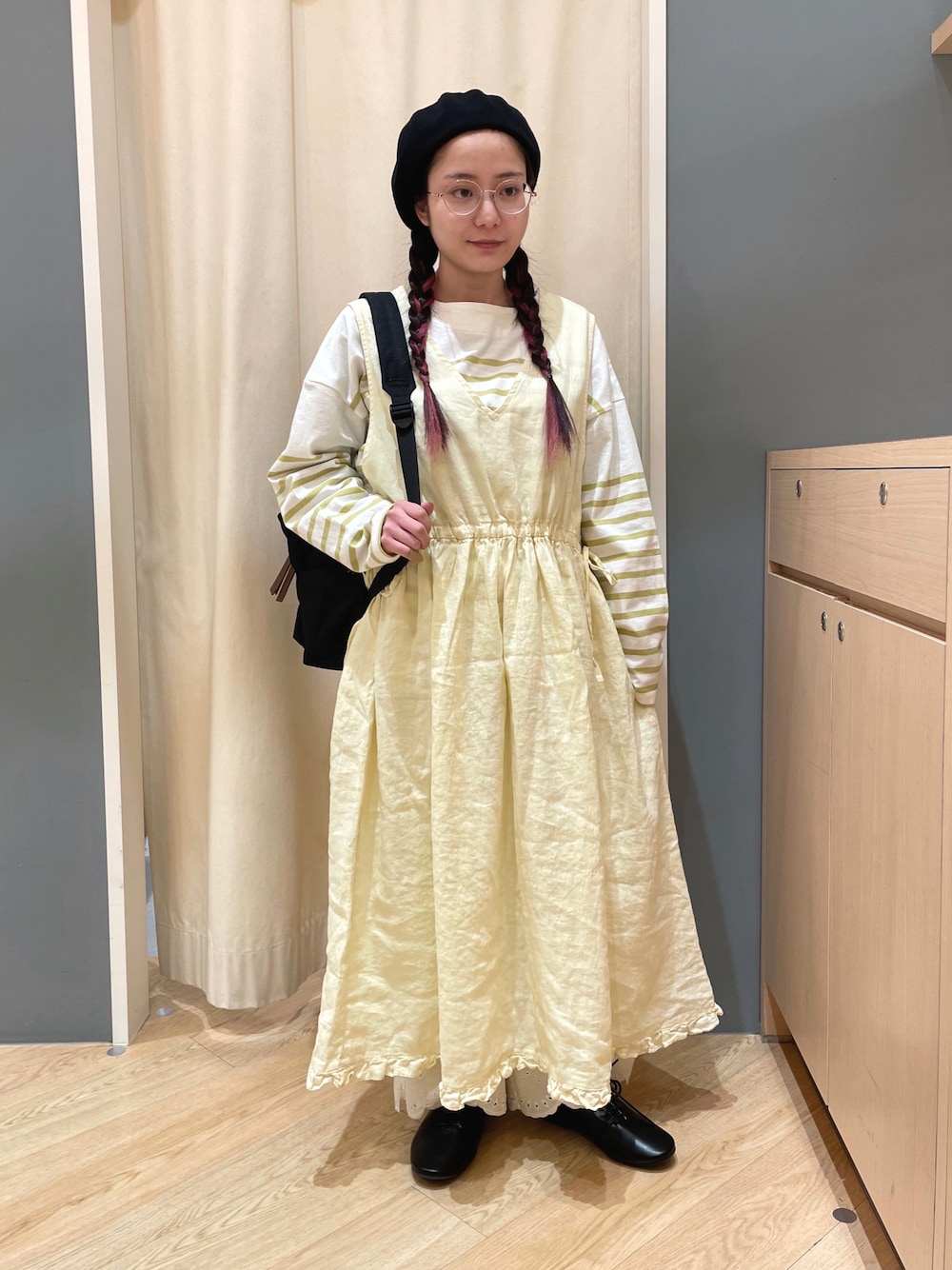 「春ファッション、春、春カラー、低身長コーデ、ワンピーススタイル、ボーダー、イエロー、フリルワンピース、サマンサ モスモス(Samansa Mos2)、サマンサモスモス、ガーリー、カジュアル、新作、ベレー帽、レースパンツ」｜「Samansa Mos2のリネン混ベレー帽（ハット、ブラック系）」を使った、堀川さんさん（レディース・146cm）の春コーディネートの1枚目の写真
