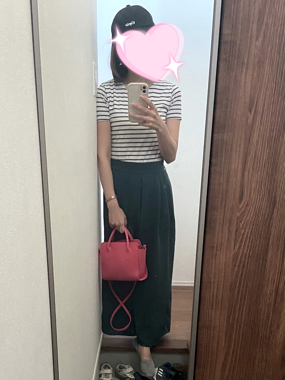 「公園、スニーカー、BBQ、お出かけコーデ、ショルダーバッグ、ガウチョパンツ、ボーダー、Tシャツ、キャップ、秋っぽコーデ更新中、秋コーデ」｜「AHKAHのアイテム（ショルダーバッグ、ピンク系）」を使った、miho678さん（レディース・153cm）の秋コーディネートの1枚目の写真