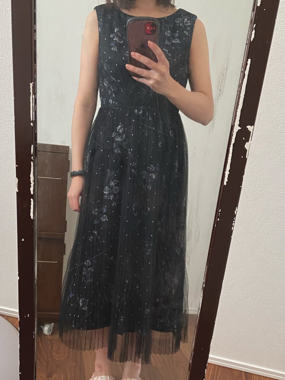 「ドレス、ノースリーブ、低身長コーデ、結婚式、結婚式二次会スタイル、花柄、チュールワンピ、およばれ、オトナ女子、MERCURYDUO(MERCURYDUO)」｜「MERCURYDUOのフラワードットプリーツドレス（ドレス、ブラック系）」を使った、miho678さん（レディース・153cm）の冬コーディネートの1枚目の写真