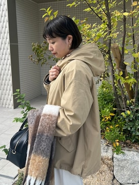 「アイテム（マウンテンパーカー）」を使った、美名呼さん（レディース・160cm）の秋コーディネート