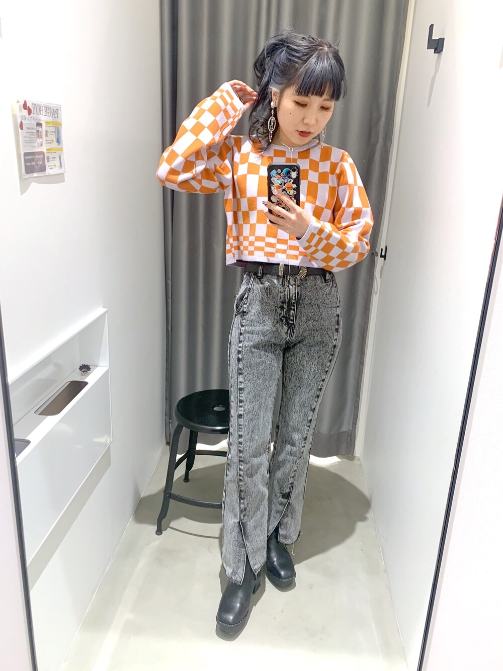 「ブロックチェック、ショート丈トップス、ショート丈、タックイン、大人カジュアル、おしゃれさんと繋がりたい、着回しコーデ、春コーデ、大人コーデ、PAGEBOY、EVRIS 、デニム、トレンド、カラーパレット、カラーコーデ」｜「instagram🤍　@_sel.nのアイテム（トップス、ブラック系）」を使った、migeruさん（レディース・160cm）の冬コーディネートの2枚目の写真