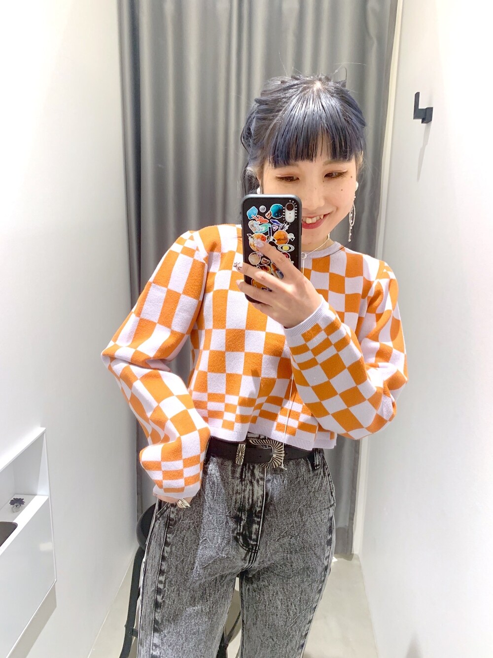 「ブロックチェック、ショート丈トップス、ショート丈、タックイン、大人カジュアル、おしゃれさんと繋がりたい、着回しコーデ、春コーデ、大人コーデ、PAGEBOY、EVRIS 、デニム、トレンド、カラーパレット、カラーコーデ」｜「instagram🤍　@_sel.nのアイテム（トップス、ブラック系）」を使った、migeruさん（レディース・160cm）の冬コーディネートの1枚目の写真