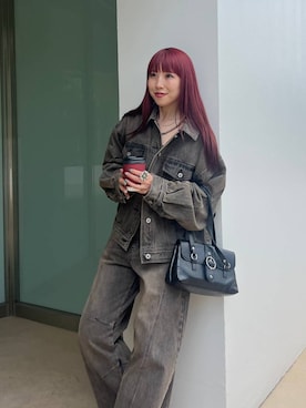 「PAGEBOY（ページボーイ）のカーブラインコクーンデニム【セットアップ対応】（デニムパンツ、ブラウン系）」を使った、migeruさん（レディース・160cm）の秋コーディネート