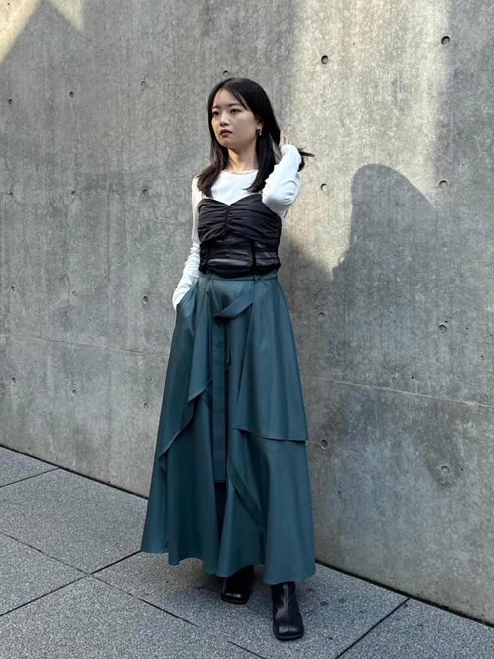 「UNITED TOKYOのギャザービスチェコンビTEE（Tシャツ/カットソー、ホワイト系）」を使った、UNITED TOKYO STAFFさん（レディース・163cm）の秋コーディネートの1枚目の写真