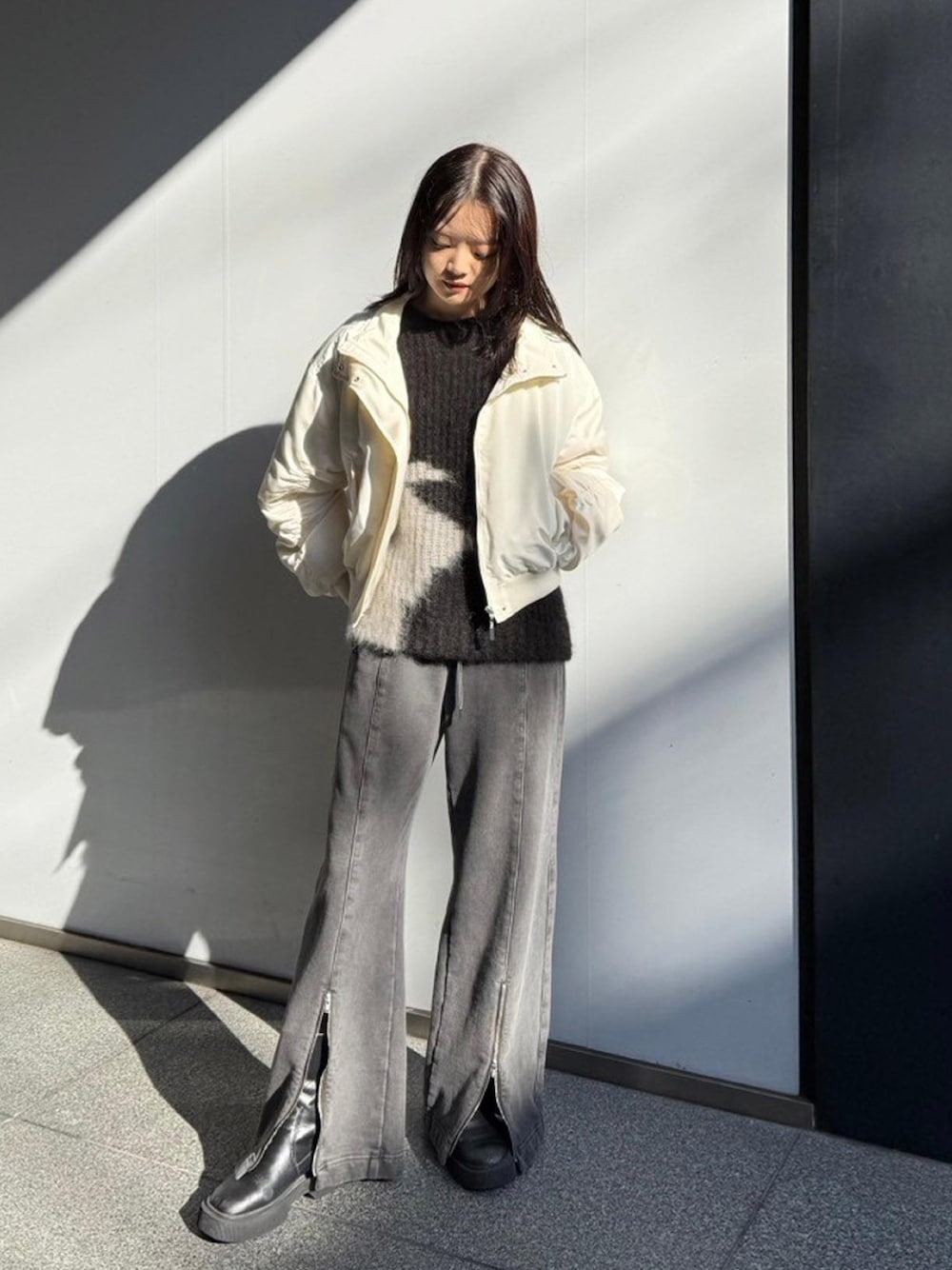 「UNITED TOKYOのスタンドカラーパディングMA-1（ブルゾン、ベージュ系）」を使った、UNITED TOKYO STAFFさん（レディース・163cm）の秋コーディネートの1枚目の写真