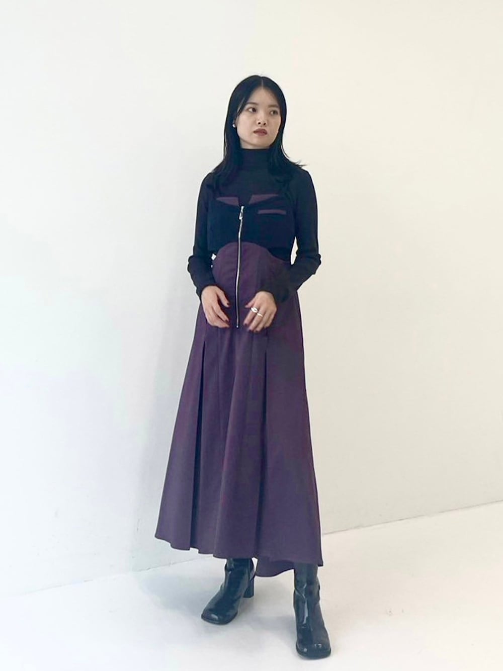「UNITED TOKYOのサイドスリットキャミワンピース（ワンピース、パープル系）」を使った、UNITED TOKYO STAFFさん（レディース・163cm）の秋コーディネートの1枚目の写真
