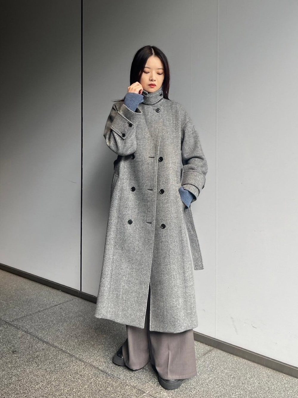 「UNITED TOKYOのビックカラーコート（ステンカラーコート、その他）」を使った、UNITED TOKYO STAFFさん（レディース・163cm）の秋コーディネートの1枚目の写真