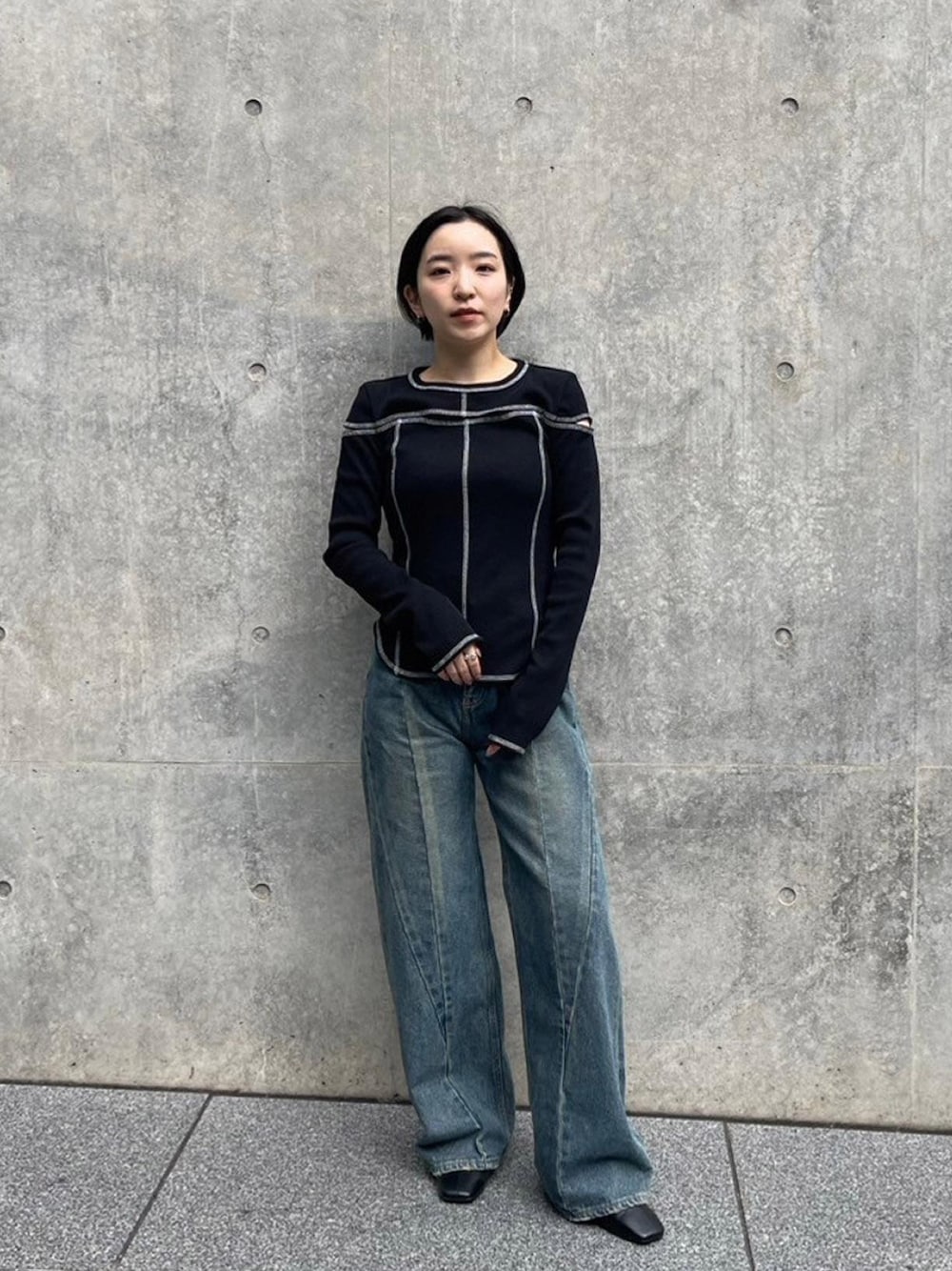 「UNITED TOKYOのカットアウトテレコトップス（Tシャツ/カットソー、ブラック系）」を使った、UNITED TOKYO STAFFさん（レディース・150cm）の秋コーディネートの1枚目の写真