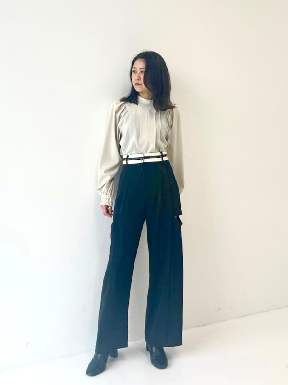 「UNITED TOKYOのフォルムシャーリングブラウス（シャツ/ブラウス、ベージュ系）」を使った、UNITED TOKYO STAFFさん（レディース・158cm）の秋コーディネートの1枚目の写真