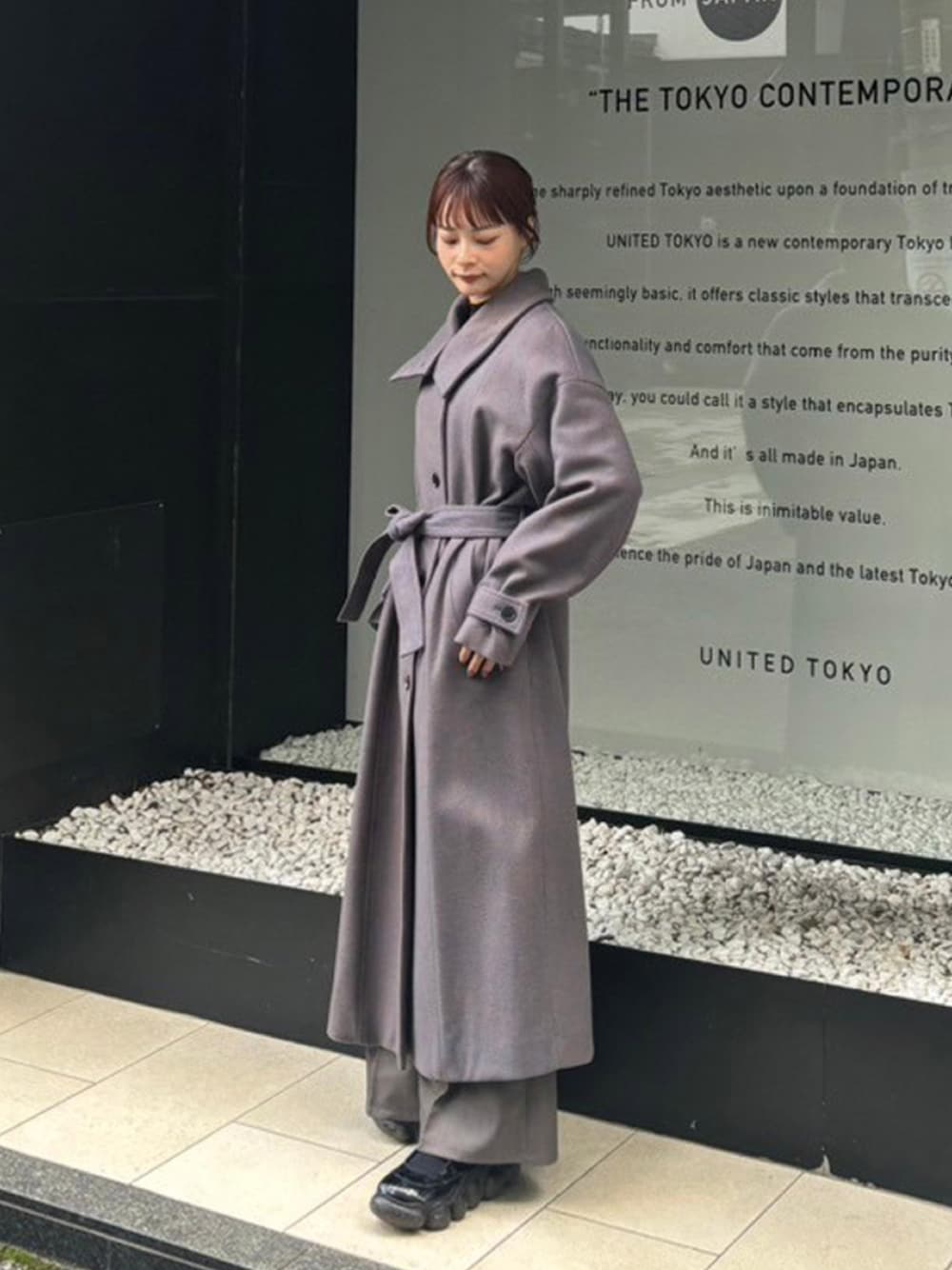 「UNITED TOKYOのスタンドカラーロングコート（ステンカラーコート、その他）」を使った、UNITED TOKYO STAFFさん（レディース・160cm）の秋コーディネートの1枚目の写真