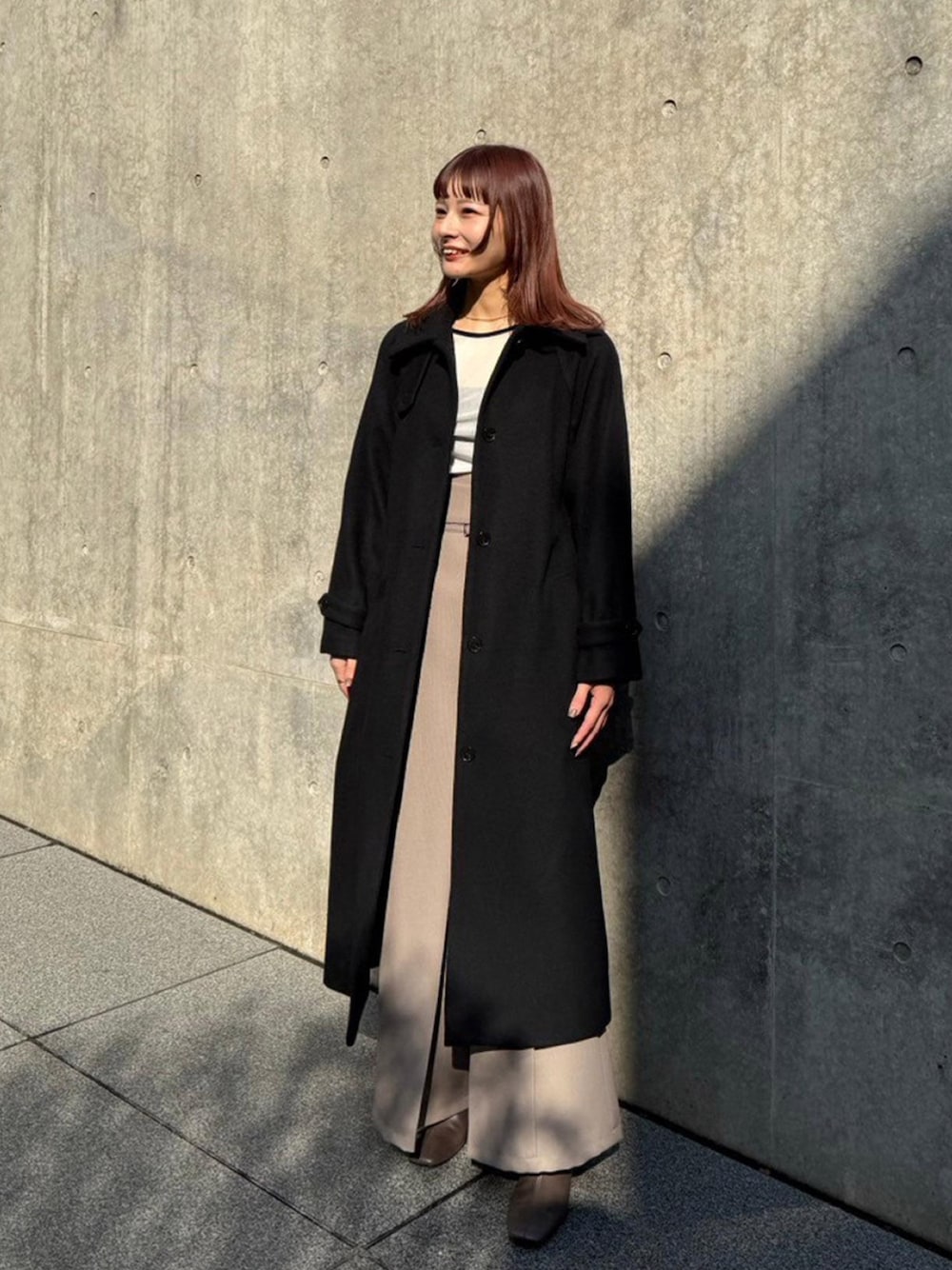 「UNITED TOKYOの【WEB限定】2wayステンコート（ステンカラーコート、ブラック系）」を使った、UNITED TOKYO STAFFさん（レディース・160cm）の秋コーディネートの1枚目の写真