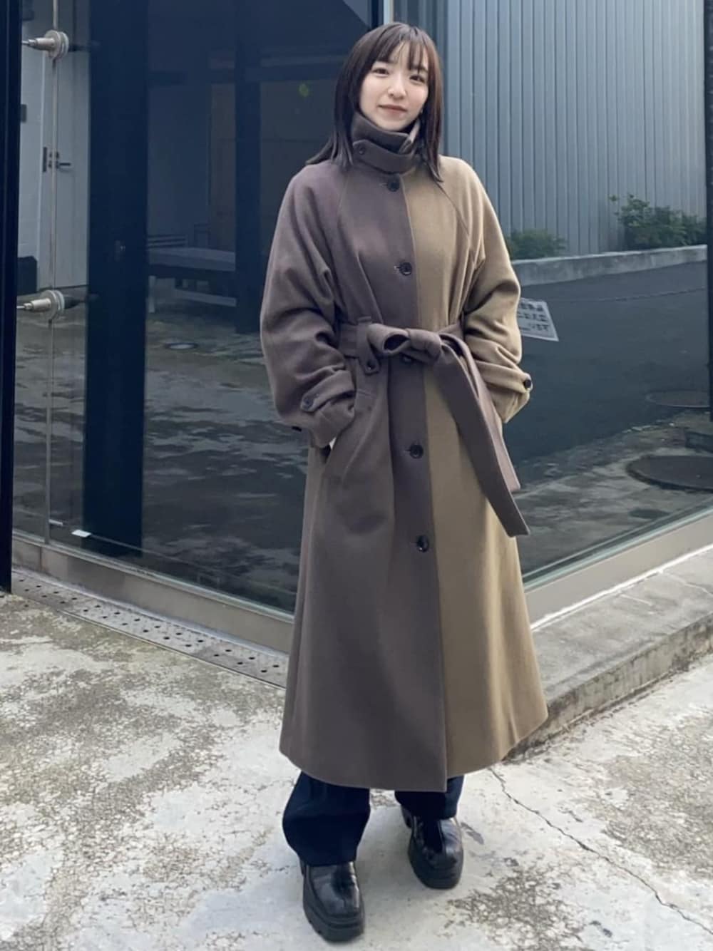 「UNITED TOKYOの2wayステンコート（ステンカラーコート、その他）」を使った、UNITED TOKYO STAFFさん（レディース・149cm）の冬コーディネートの1枚目の写真