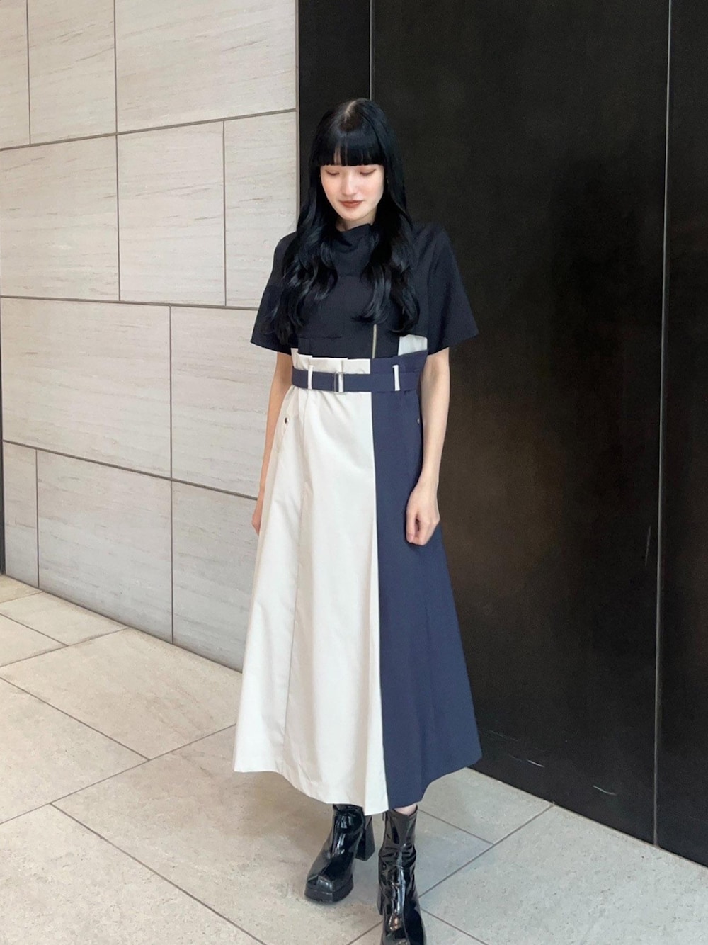 「UNITED TOKYOのアーティクルコンビワンピース（ワンピース、ブラック系）」を使った、UNITED TOKYO STAFFさん（レディース・165cm）の春コーディネートの1枚目の写真