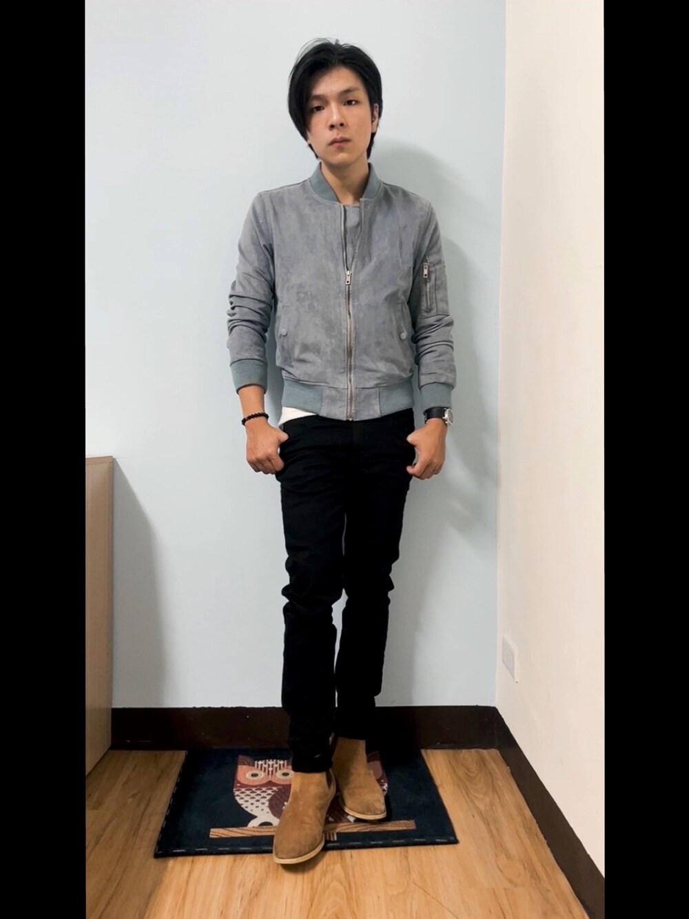 「秋、休閒、復古、男友風」｜「chelsea bootsのアイテム（シューズ、ベージュ系）」を使った、Chow Hingさん（メンズ・170cm）の秋コーディネートの1枚目の写真