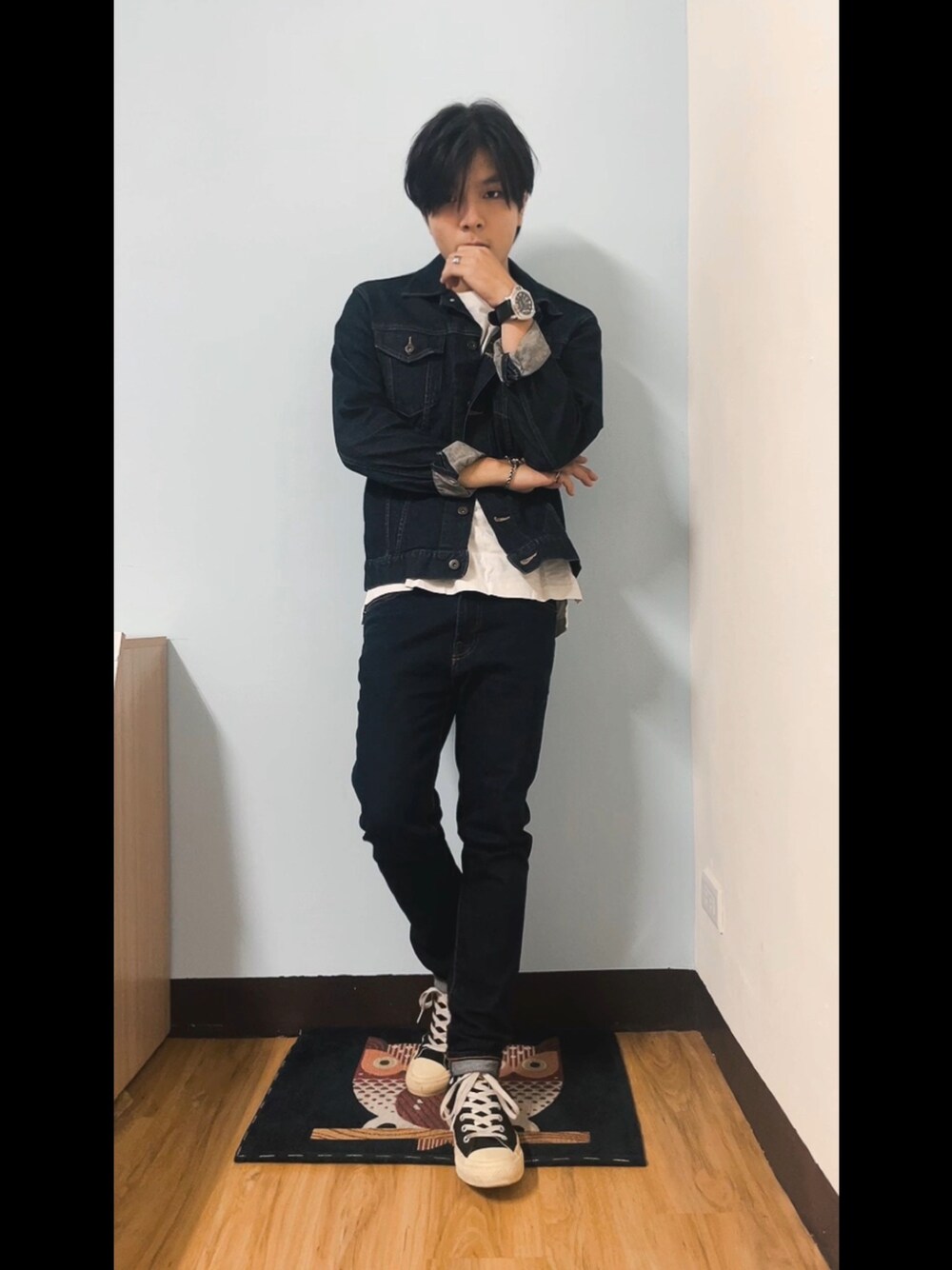「復古、日系極簡」｜「UNIQLOのアイテム（デニムジャケット、ブルー系）」を使った、Chow Hingさん（メンズ・170cm）の夏コーディネートの1枚目の写真
