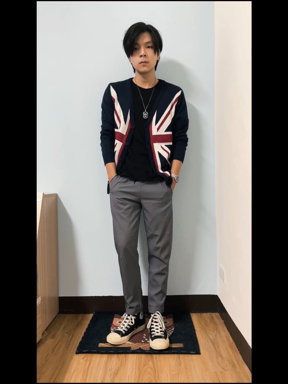 「秋、休閒、日系極簡」｜「COMME des GARCONSのアイテム（シューズ、ブラック系）」を使った、Chow Hingさん（メンズ・170cm）の夏コーディネートの1枚目の写真