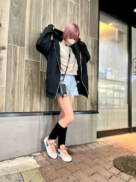 「ルーズソックス」｜「アイテム（PC・スマホグッズ/家電）」を使った、ミカさん（レディース・166cm）の春コーディネート