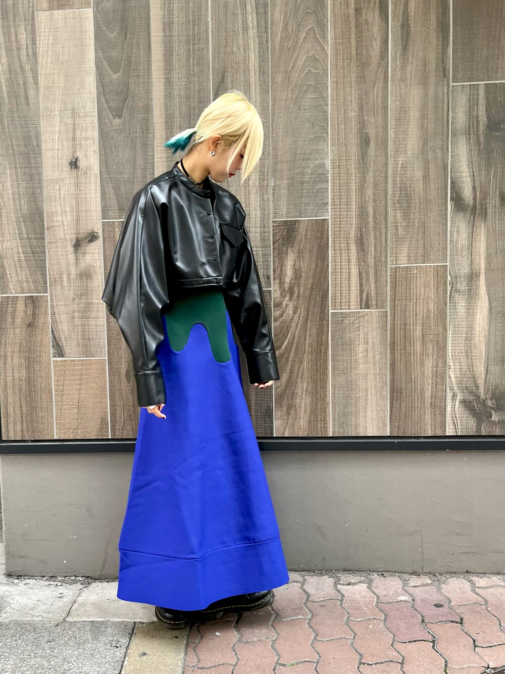 ウェーブラインミックスニットワンピースを使った人気ファッション