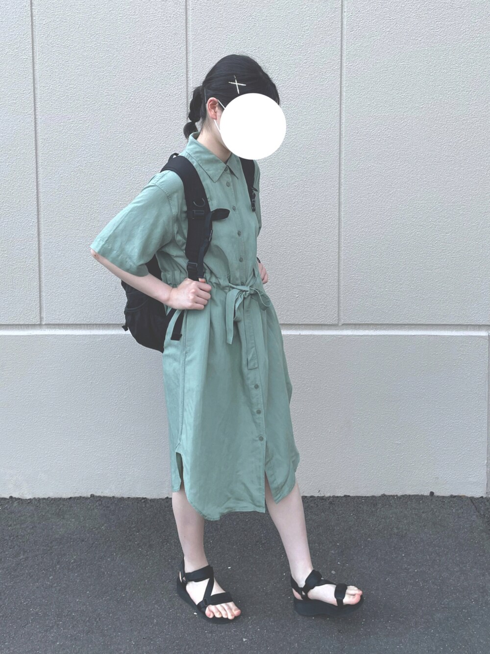 「UNIQLO、ワンピース、COOLなこのコが仲間入り、ブルー、グリーン、厚底サンダル、パステルカラー、リュック、黒リュック」｜「UNIQLOのアイテム（シャツワンピース、グリーン系）」を使った、Karen  Hiwatashi さん（レディース・164cm）の夏コーディネートの1枚目の写真