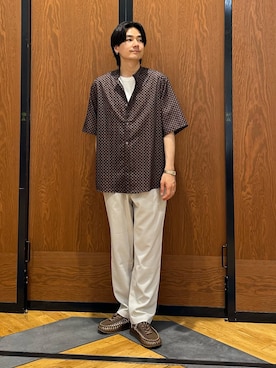 「URBAN RESEARCH DOORS（アーバンリサーチドアーズ）のバンドカラーショートスリーブ 総柄シャツ（シャツ/ブラウス、ブラウン系）」を使った、キムラさん（メンズ・177cm）の春コーディネート