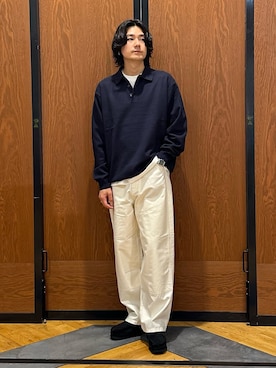 「URBAN RESEARCH DOORS（アーバンリサーチドアーズ）の『UR TECH』200日ニット ポロ 26AW（ニット/セーター、ブルー系）」を使った、キムラさん（メンズ・177cm）の秋コーディネート