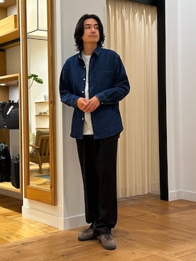 「秋のシャツ着こなし術」｜「アイテム（シューズ）」を使った、キムラさん（メンズ・177cm）の秋コーディネート