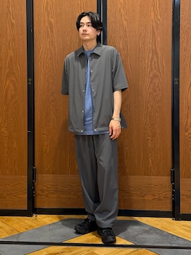 「URBAN RESEARCH DOORS（アーバンリサーチドアーズ）の『UR TECH』サマシェア イージートラウザー（その他パンツ、グレー系）」を使った、キムラさん（メンズ・177cm）の春コーディネート