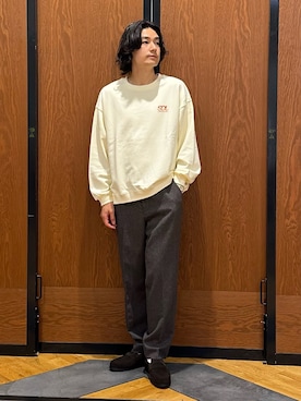 「URBAN RESEARCH DOORS（アーバンリサーチドアーズ）の『別注』FORK&SPOON×SPS　ロゴプリントスウェット（スウェット、ホワイト系）」を使った、キムラさん（メンズ・177cm）の秋コーディネート