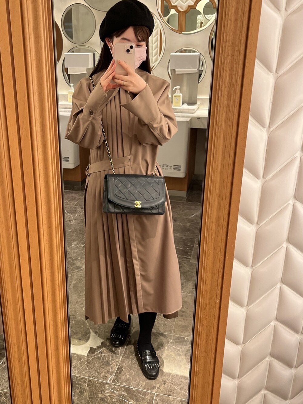 「シンプルコーデ、春コーデ、低身長コーデ、春服、ootd、ボリューム袖、SLY、DIANA、chanel、LECIELBLEU」｜「DIANAのアイテム（ローファー、ブラック系）」を使った、yurinakoさん（レディース・156cm）の冬コーディネートの1枚目の写真