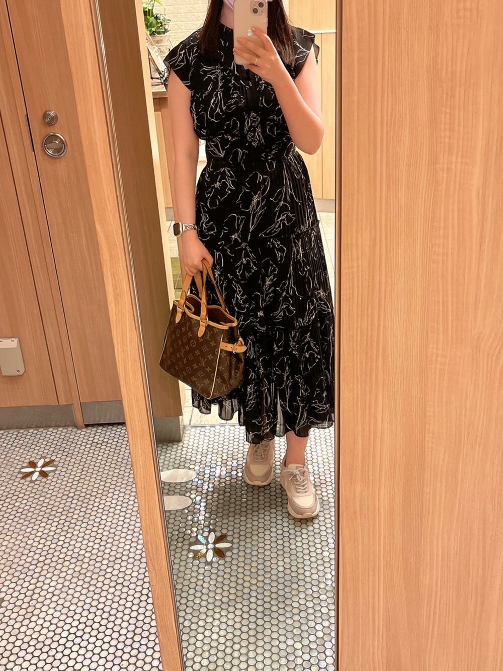 「ラクチンコーデ、ダットスニーカー、snidel、ワンピース、ootd、低身長コーデ、DIANA、LouisVuitton」｜「+dianaの【HIT ITEM】大人ダッドスニーカー（スニーカー、パープル系）」を使った、yurinakoさん（レディース・156cm）の夏コーディネートの1枚目の写真