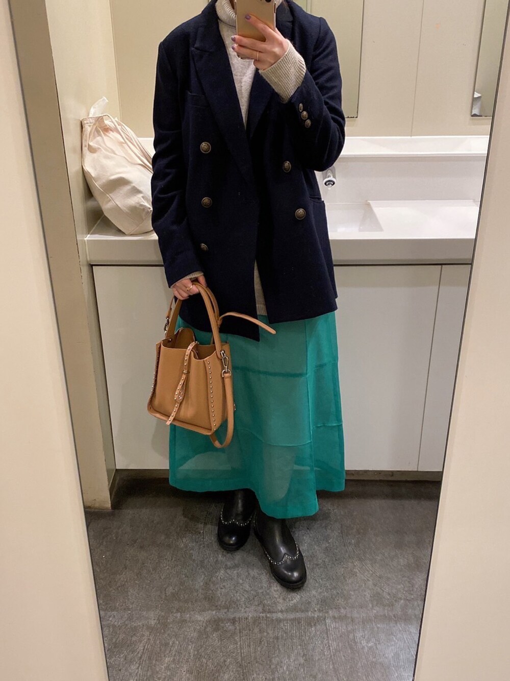 「秋のコーデ、rosebud、ootd、低身長コーデ、LECIELBLEU、INEDCLARO」｜「ROSE BUDの(ROSE BUD)スタッズ付ショルダーバッグ（ショルダーバッグ、ブラウン系）」を使った、yurinakoさん（レディース・156cm）の秋コーディネートの1枚目の写真
