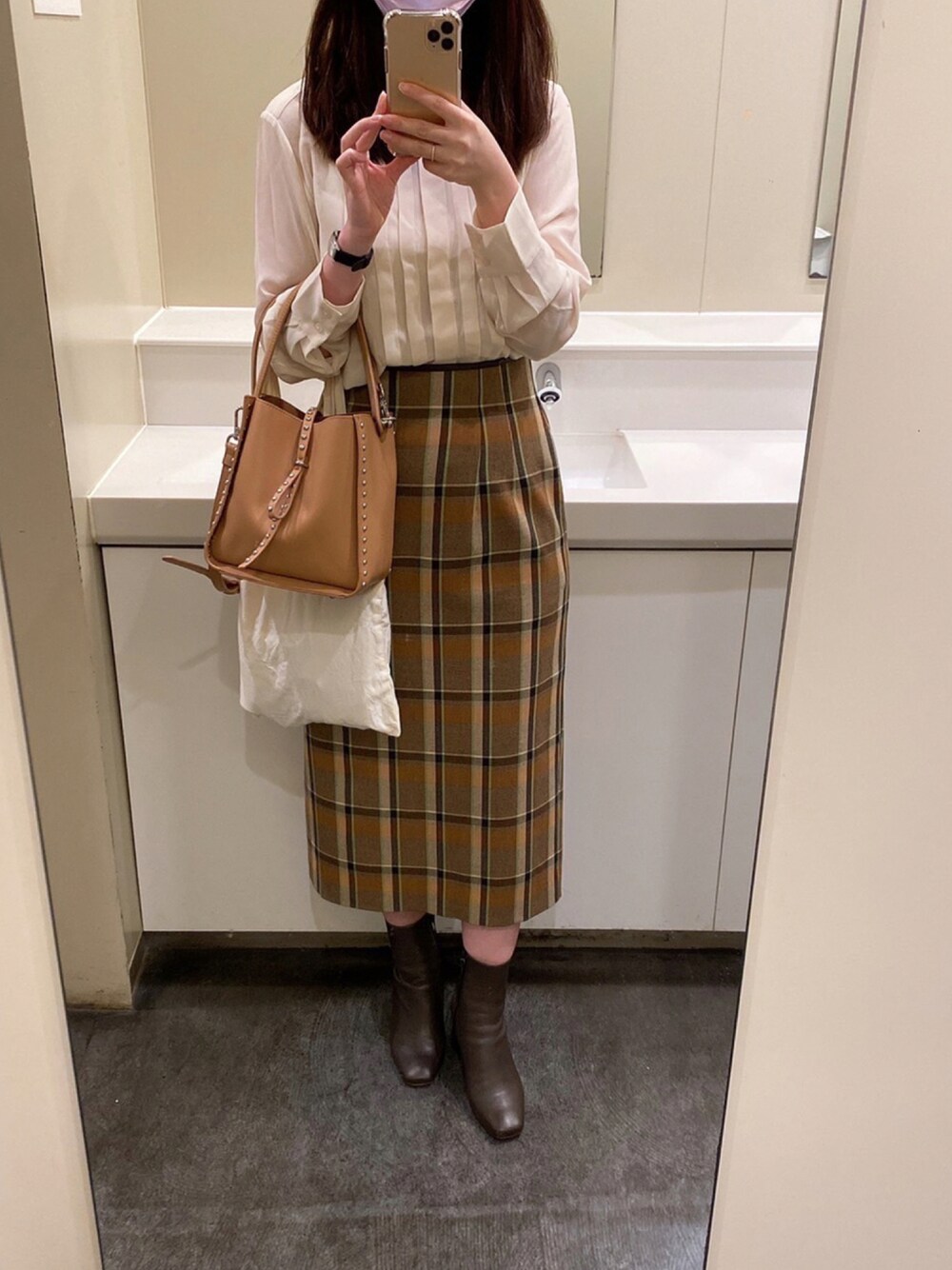「CHANEL、秋服、秋服準備はじめました、着回しコーデ、ootd、低身長コーデ、INEDCLARO、UNIQLO、DIANA、ROSE BUD」｜「DIANAのアイテム（ブーツ、ブラウン系）」を使った、yurinakoさん（レディース・156cm）の秋コーディネートの1枚目の写真