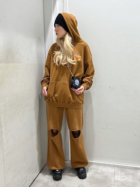 「秋先取りコーデ」｜「アイテム（スウェットパンツ）」を使った、RUNAさん（レディース・167cm）の夏コーディネート