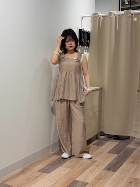 「CPCM（シーピーシーエム）のレーヨンフリルセットアップ（ワンピース、ベージュ系）」を使った、みおさん（レディース・156cm）の春コーディネート