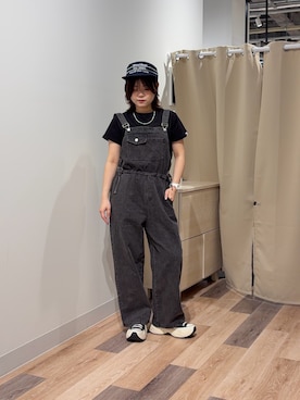 「CPCM（シーピーシーエム）のウエストリボンデニムサロペット（ワンピース、ブラック系）」を使った、みおさん（レディース・156cm）の春コーディネート