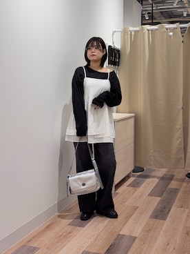 「CPCM（シーピーシーエム）のスラブシアーワンショルロンT（Tシャツ/カットソー、ブラック系）」を使った、みおさん（レディース・156cm）の春コーディネート