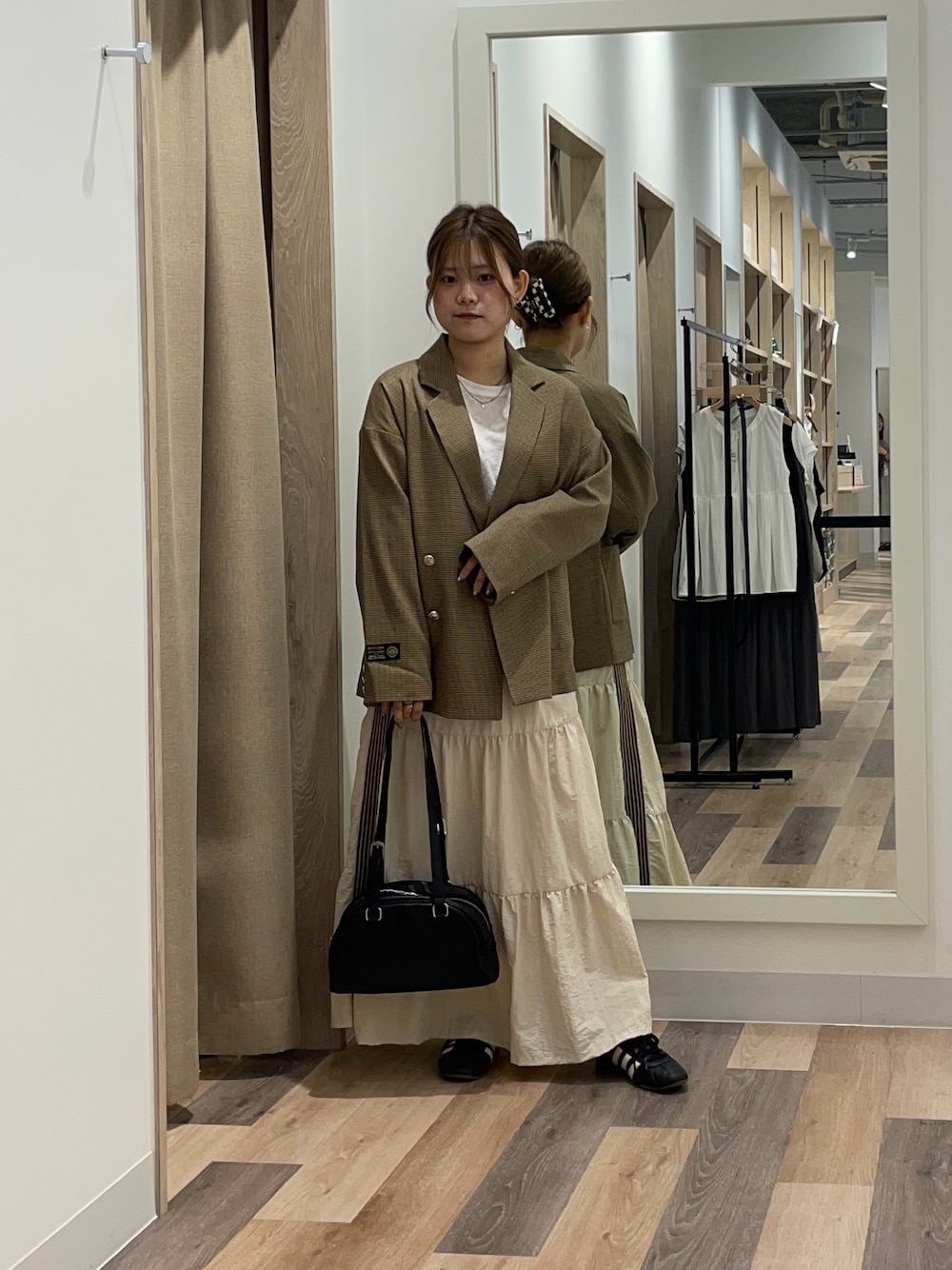 「CPCM、秋服準備はじめました、秋服、ジャケット、ティアードスカート、ロングスカート、シアートップス」｜「CPCMのスラブシアーロンT（Tシャツ/カットソー、ホワイト系）」を使った、みおさん（骨格ストレート・レディース・155cm）の秋コーディネートの1枚目の写真