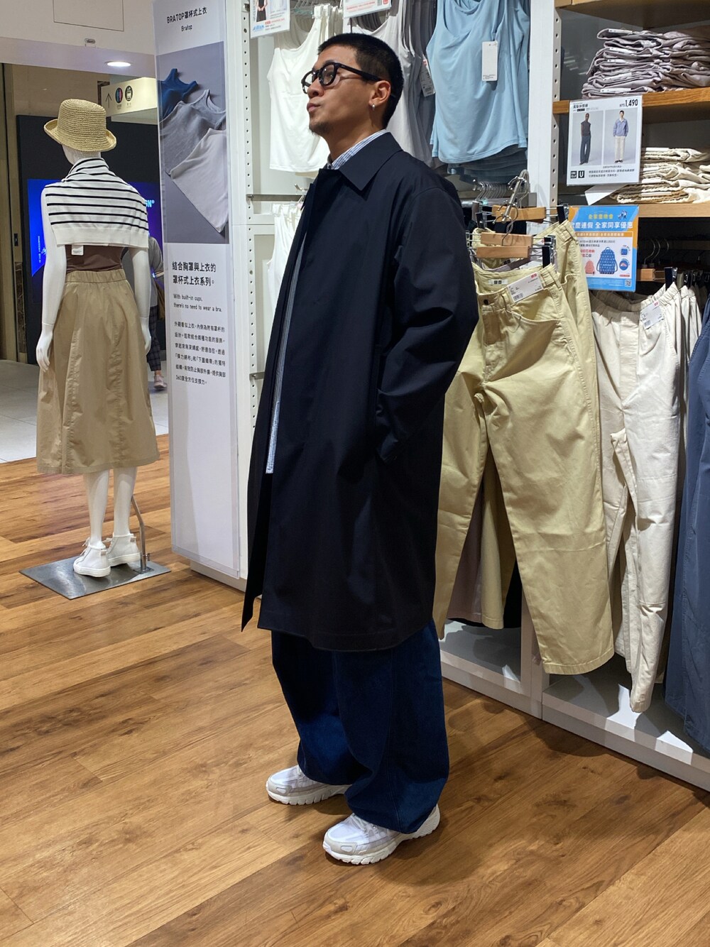 「漢神巨蛋」｜「UNIQLOのアイテム（マウンテンパーカー、ブラック系）」を使った、adamhckzさん（メンズ・178cm）の春コーディネートの1枚目の写真