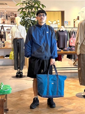 「アイテム（ナイロンジャケット）」を使った、堀井圭さん（メンズ・172cm）の春コーディネート