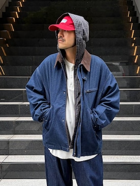 「niko and...（ニコアンド）のボックス刺繍コットンキャップ（キャップ、レッド系）」を使った、堀井圭さん（メンズ・172cm）の秋コーディネート