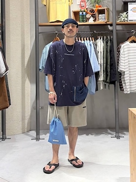 「Fishs Eddy（フィッシュエディ）の【FISHS EDDY(フィッシュエディ)】ポケットTシャツ【UNISEX】（Tシャツ/カットソー、ブルー系）」を使った、堀井圭さん（メンズ・172cm）の夏コーディネート