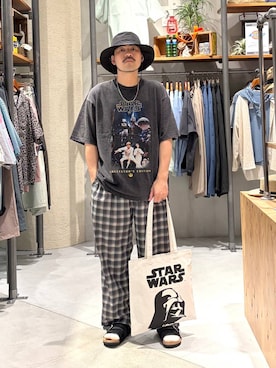 「niko and...（ニコアンド）のシルバーデザインネックレス（ネックレス、その他）」を使った、堀井圭さん（メンズ・172cm）の春コーディネート