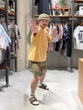 「niko and...（ニコアンド）のシルバーデザインネックレス（ネックレス、その他）」を使った、堀井圭さん（メンズ・172cm）の春コーディネート