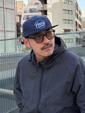 「niko and...（ニコアンド）のチェックフードブルゾン（ブルゾン、ブラック系）」を使った、堀井圭さん（メンズ・172cm）の春コーディネート